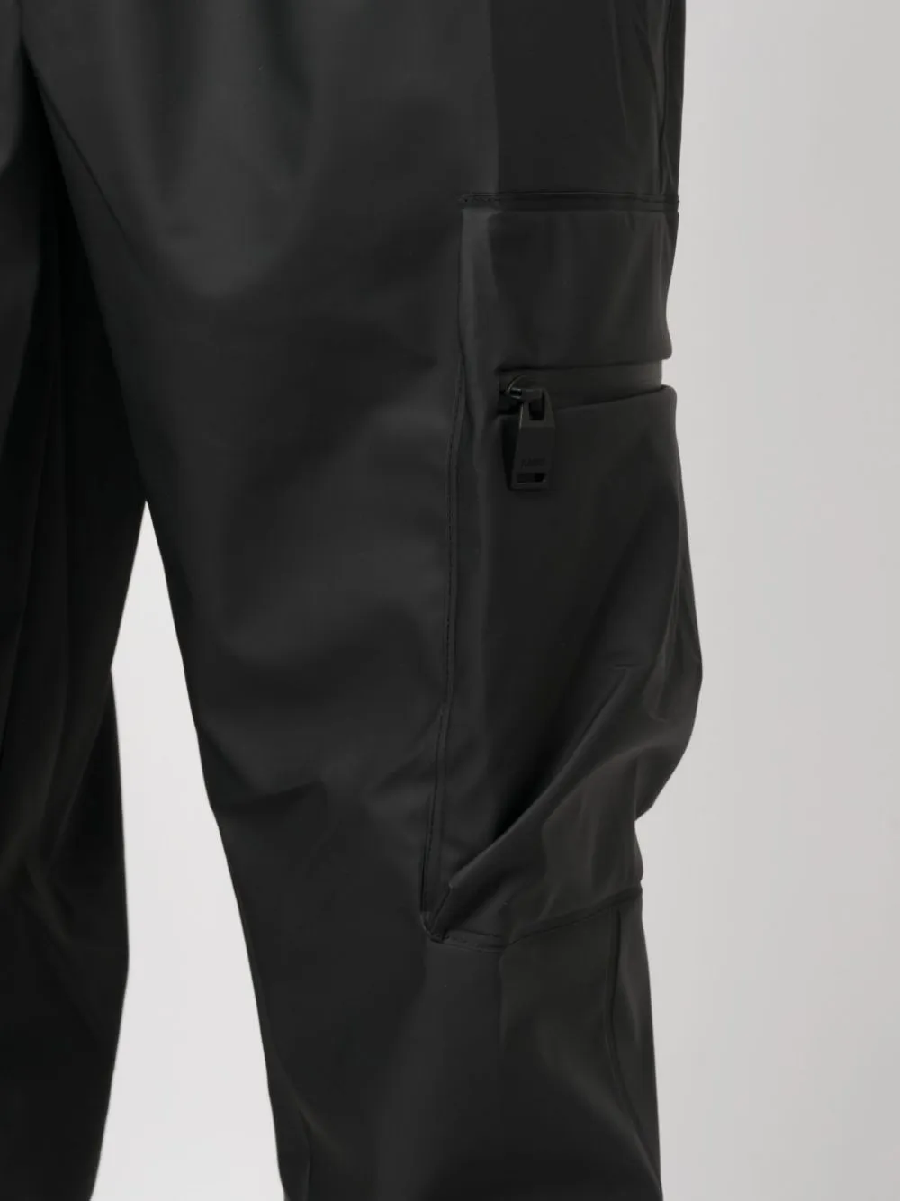 drawstring-waistband tapered cargo trousers