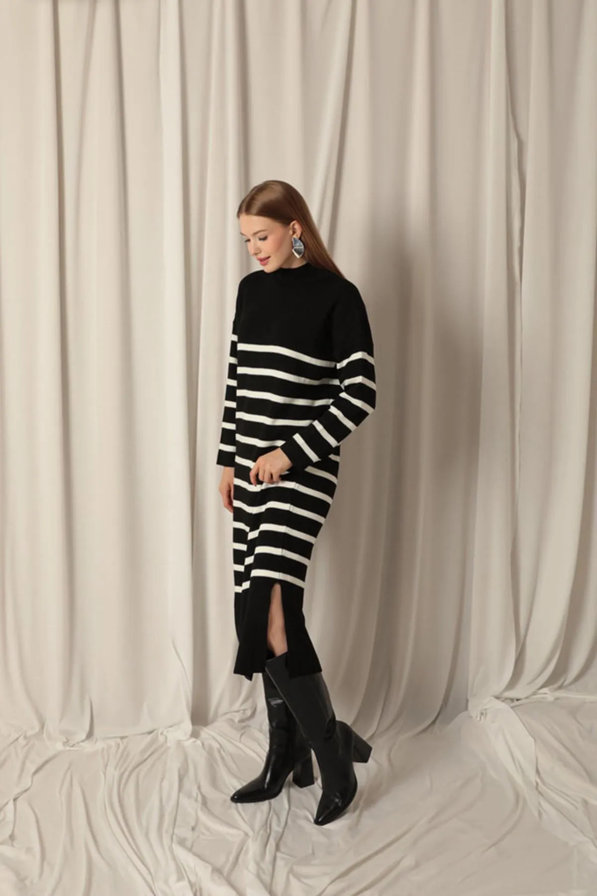 KKT Knit Fabric Turtleneck Striped Black Dress - Chilón